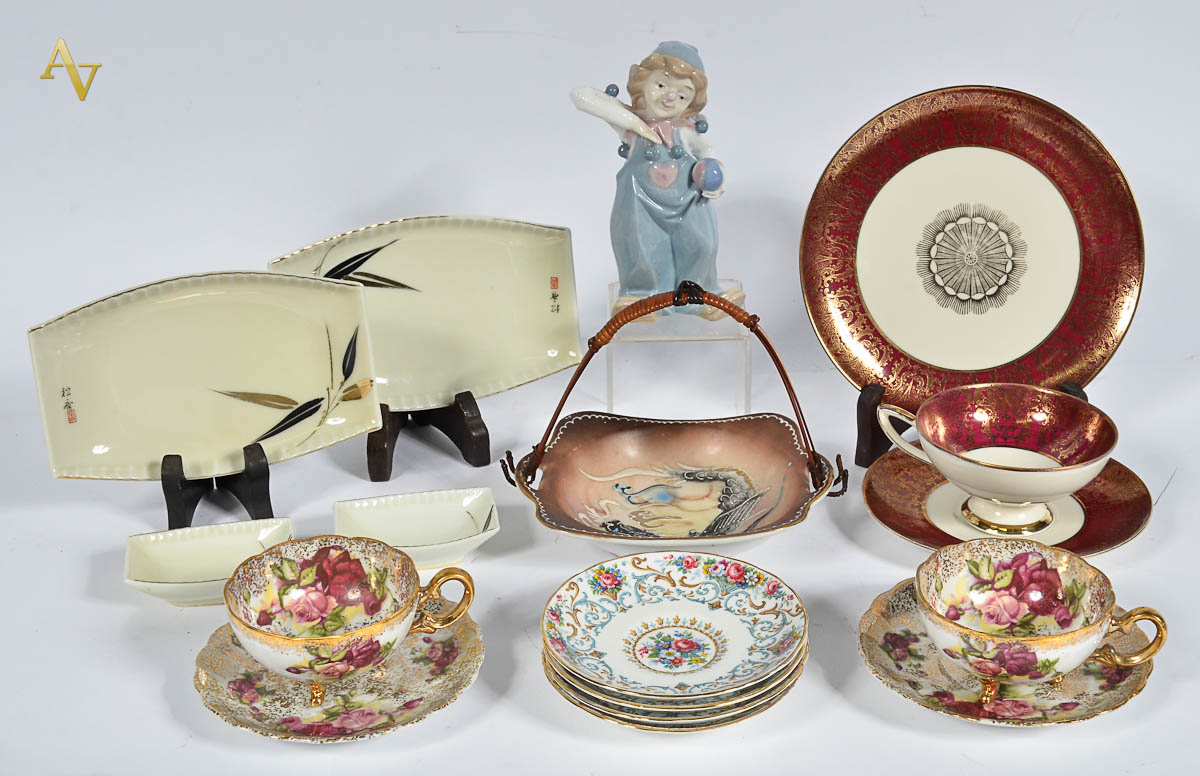 Diversas peças de porcelana,sendo 2 xícaras de chá c/ pires; xícara...