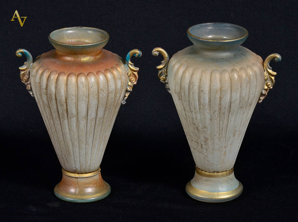 Par de vasos de vidro italiano. Alts. 14 cm.