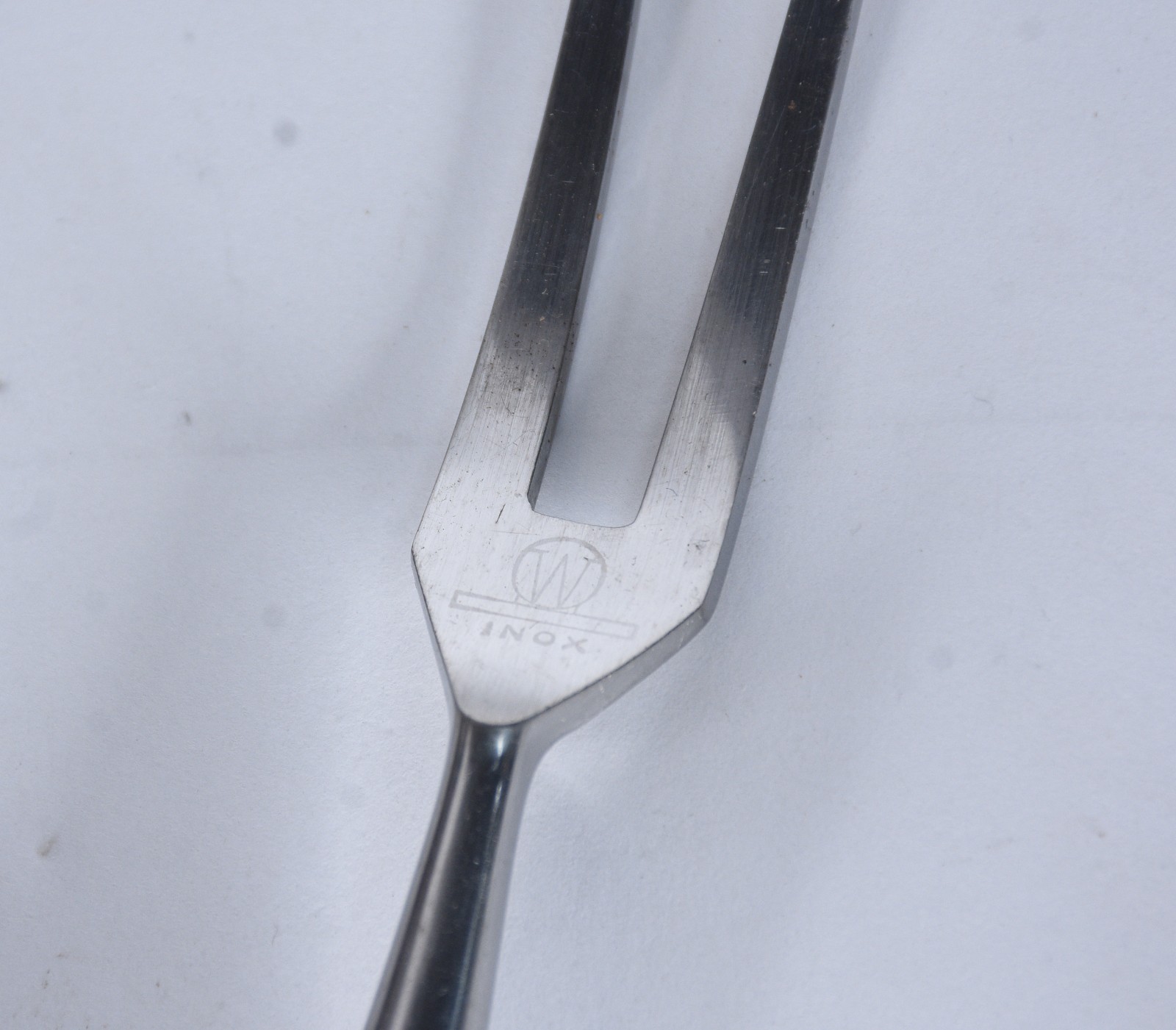 Faqueiro de metal prateado composto de: 12 colheres, 11 garfos, 12... - foto 10 de 10