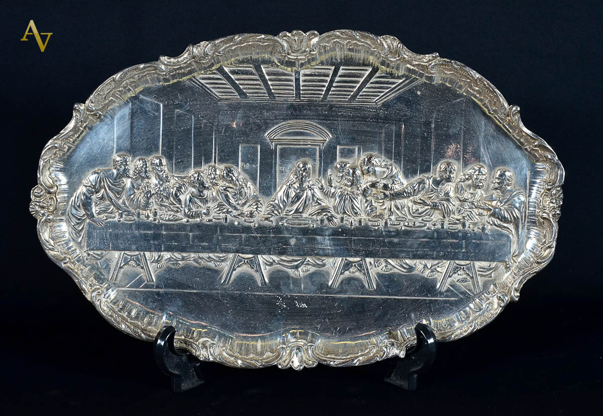Santa ceia de metal prateado. Comp. 44 cm - larg. 28 cm.