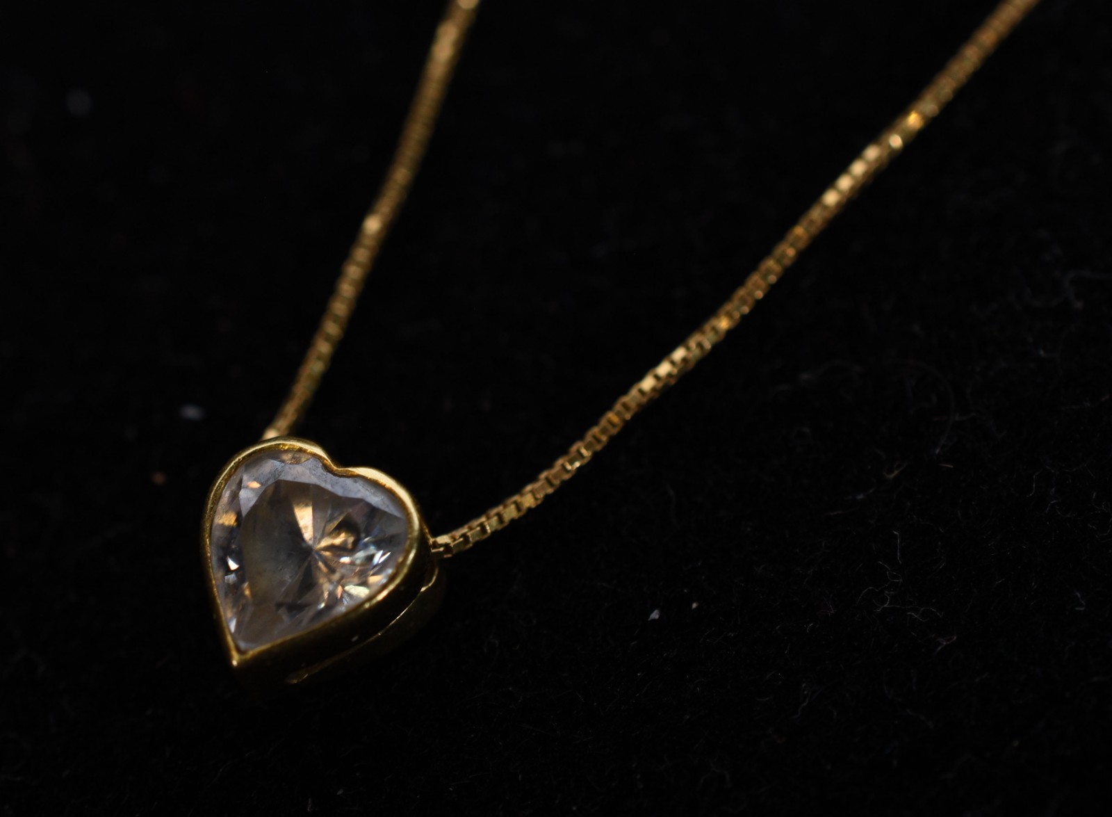 Colar de ouro 18k., contraste 750 feitio ponto de luz com pingente na... - foto 1 de 4