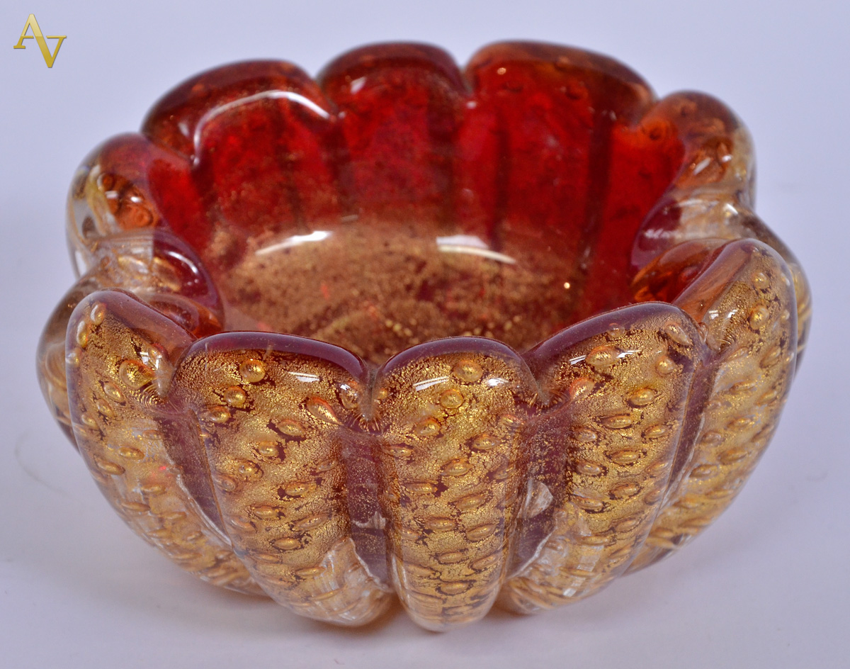 Cinzeiro de murano italiano na cor rubi com pó de ouro - Diam. 12 cm...
