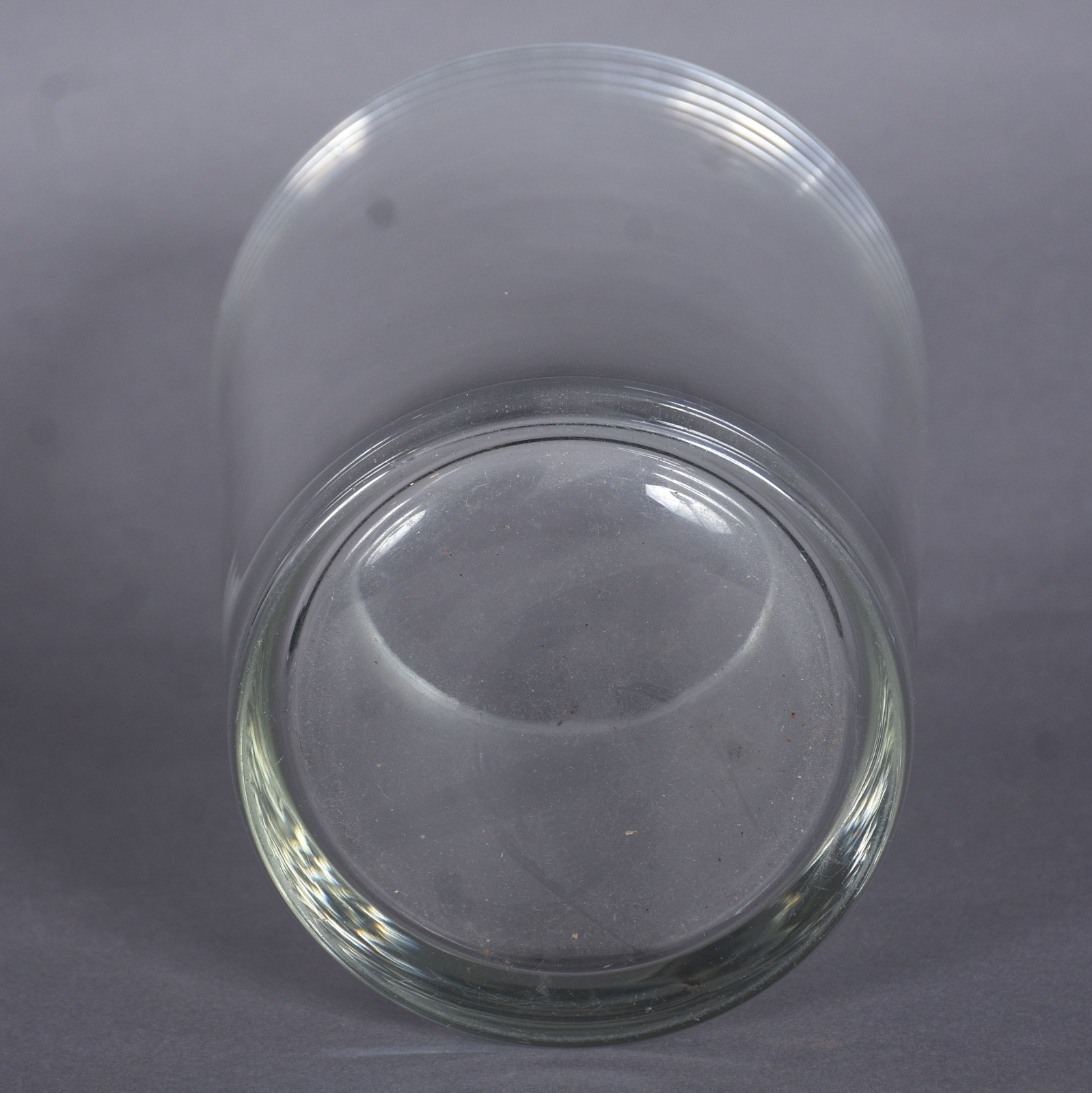 Quatro peças, sendo: vaso e 3 porta petiscos de cristal. - foto 5 de 8