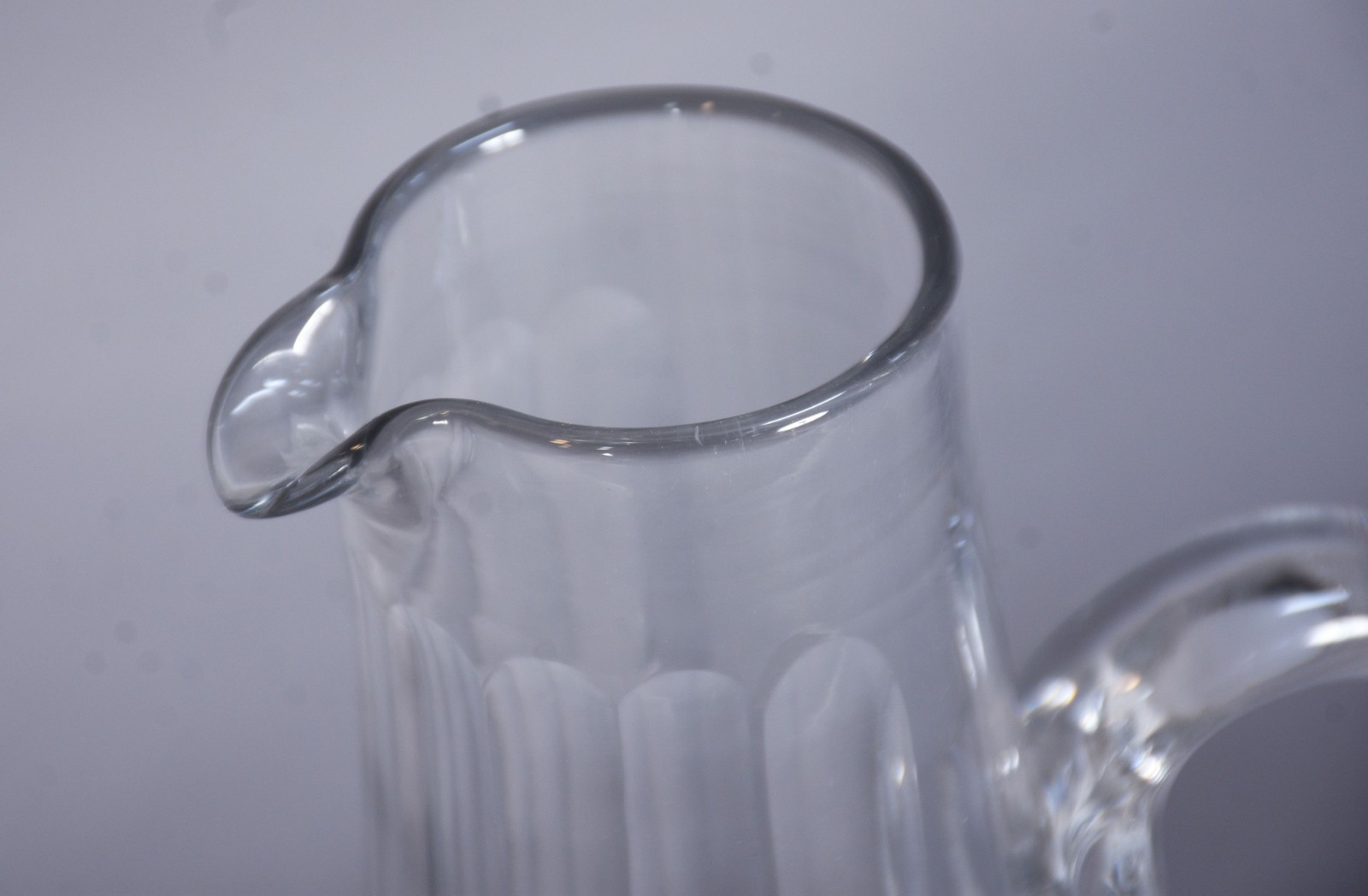 Jarra para água com alça de cristal europeu facetado. - foto 2 de 6
