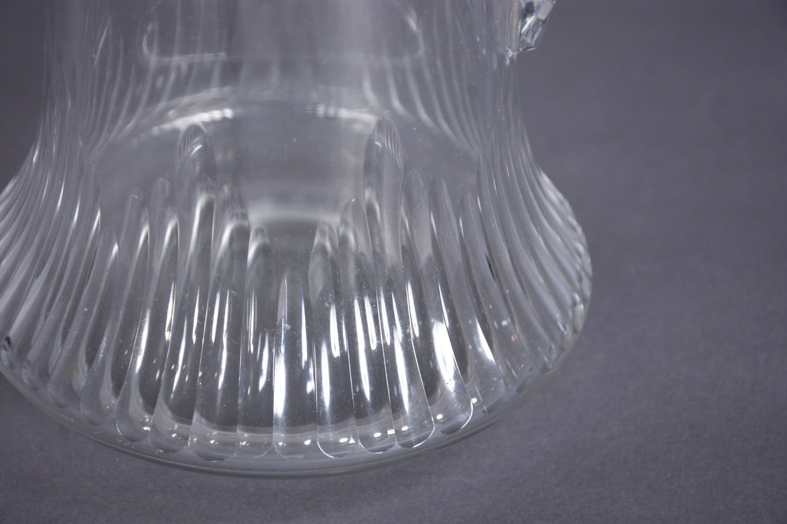 Jarra para água com alça de cristal europeu facetado. - foto 6 de 6