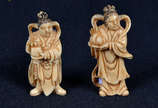 Duas miniaturas em marfim repres.gueixas. Alt. ... - Duas miniaturas em marfim repres.gueixas. Alt. 4 cm.