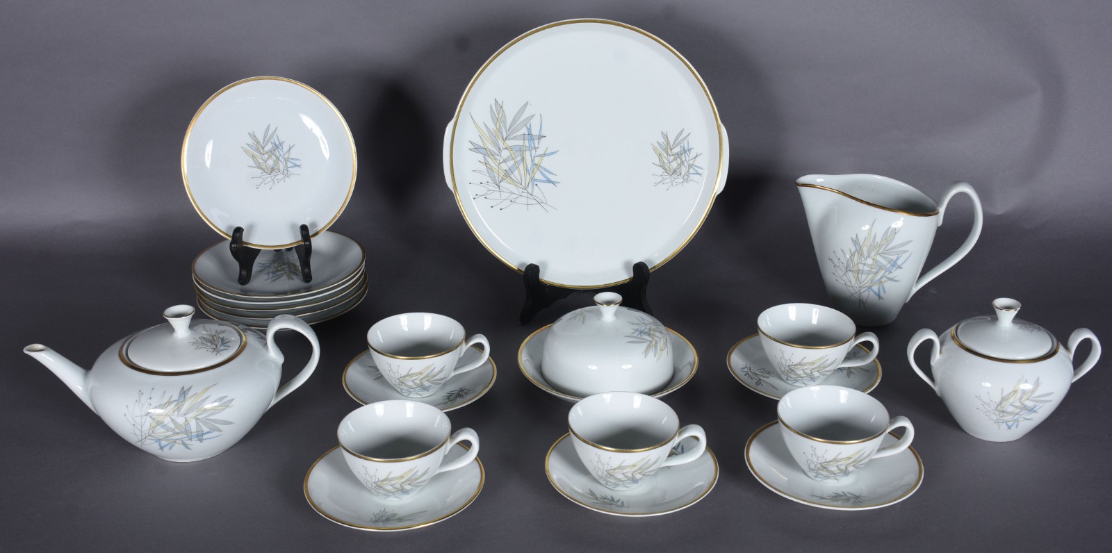 Serviço de chá de porcelana Renner composto de: 5 xícaras de chá com... - foto 2 de 12