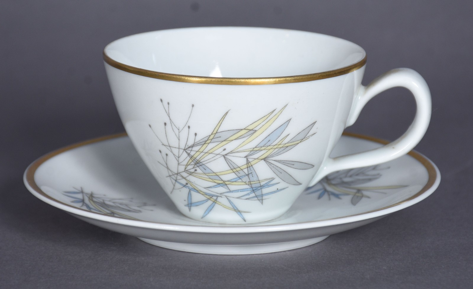 Serviço de chá de porcelana Renner composto de: 5 xícaras de chá com... - foto 10 de 12