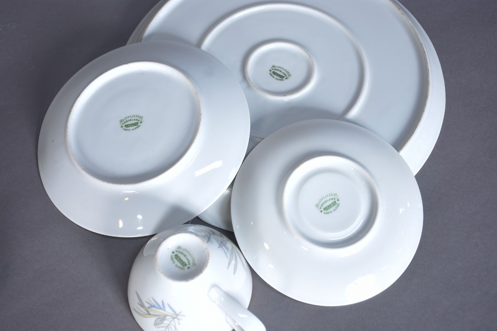 Serviço de chá de porcelana Renner composto de: 5 xícaras de chá com... - foto 12 de 12