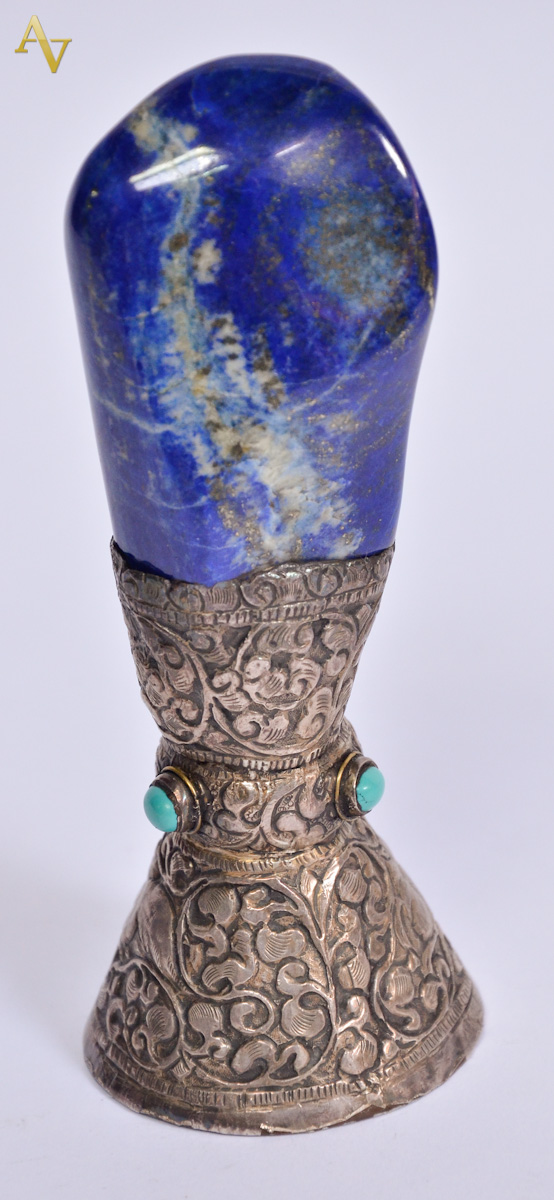 Selo para lacrar de prata tibetana com lapis lázuli. Alt. 15 cm.
