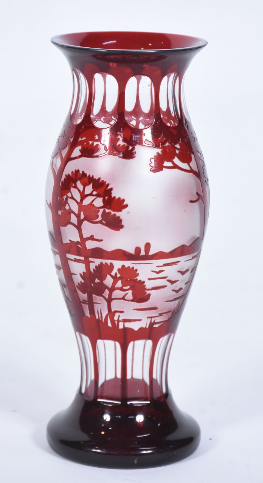 Vaso de cristal tcheco doublé rubi decorado com paisagem e lapidação... - foto 1 de 5