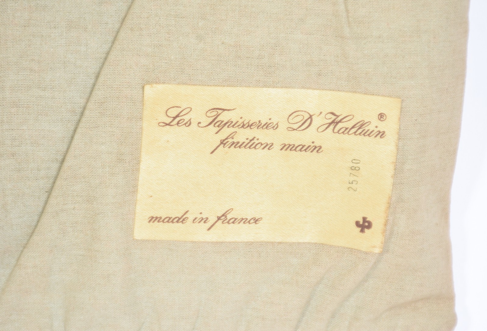 Tapeçaria francesa estilo Aubusson, acabamento manual. Numerada 25780. - foto 4 de 7