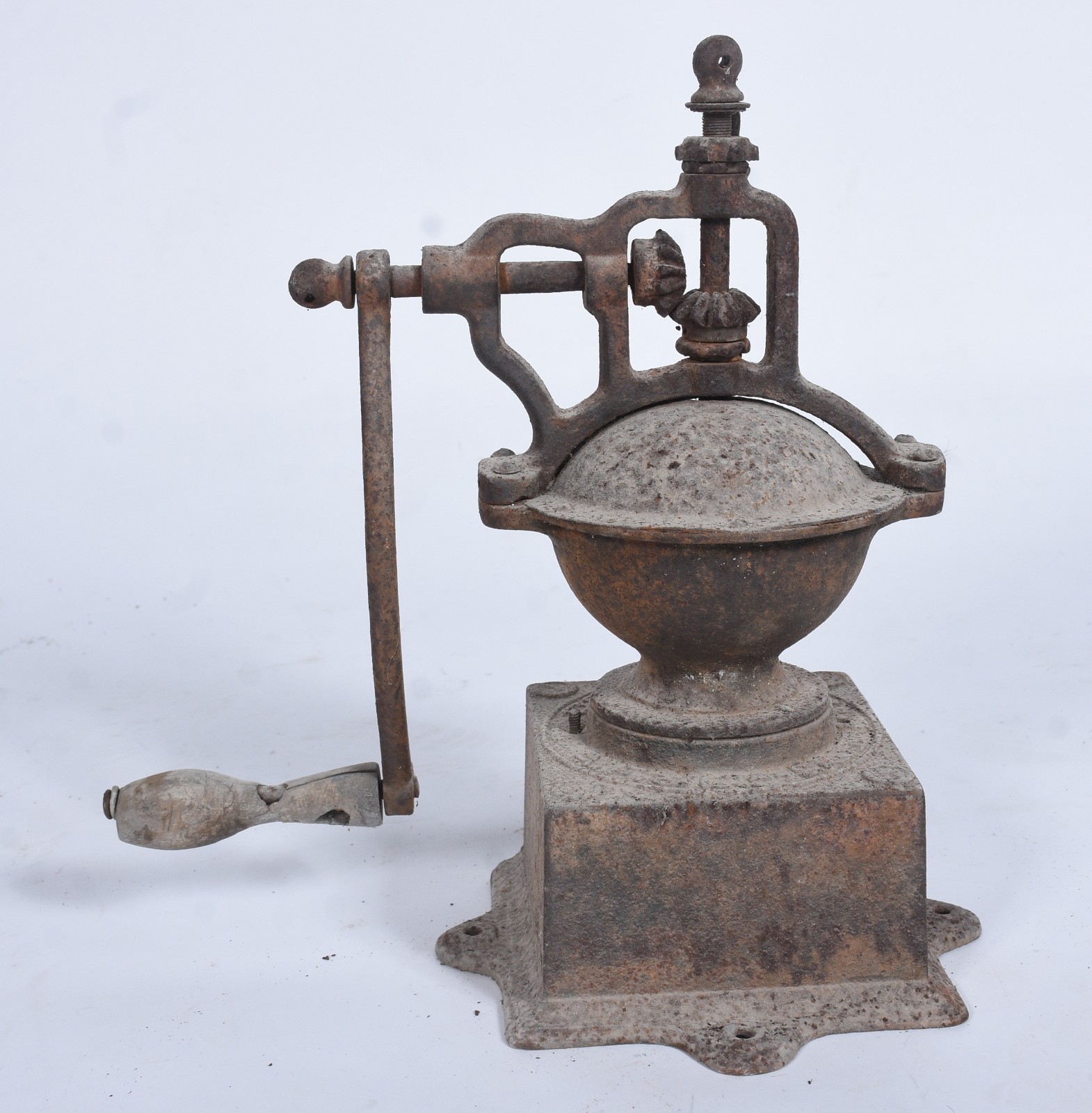 Antigo moedor de café de metal e gavetinha de madeira (metal oxidado... - foto 4 de 8