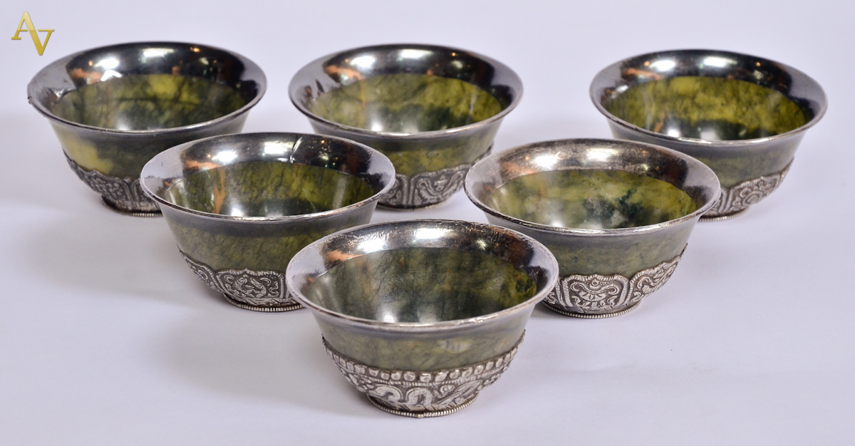 Seis bowls de prata e jade - Diam. 10 cm.