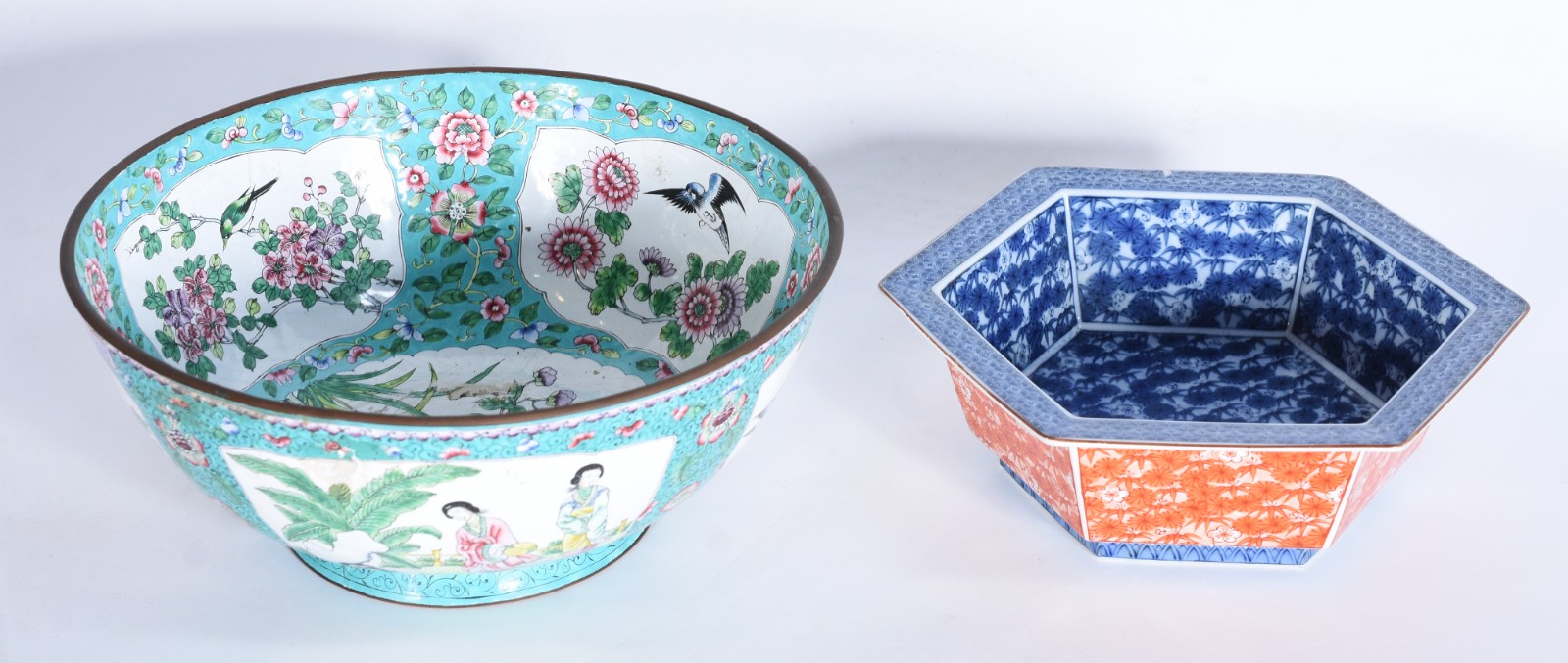 Duas peças orientais, sendo um bowl de metal esmaltado decorado com... - foto 2 de 8