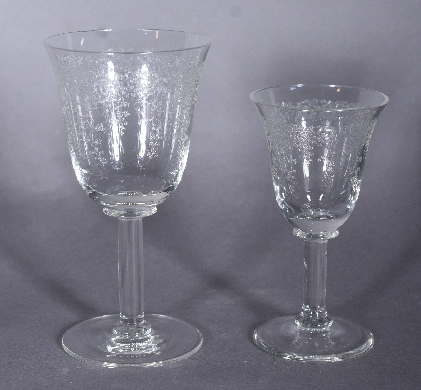 Conjunto de cristal lavrado com guirlandas, composto de: 8 cálices... - foto 4 de 6