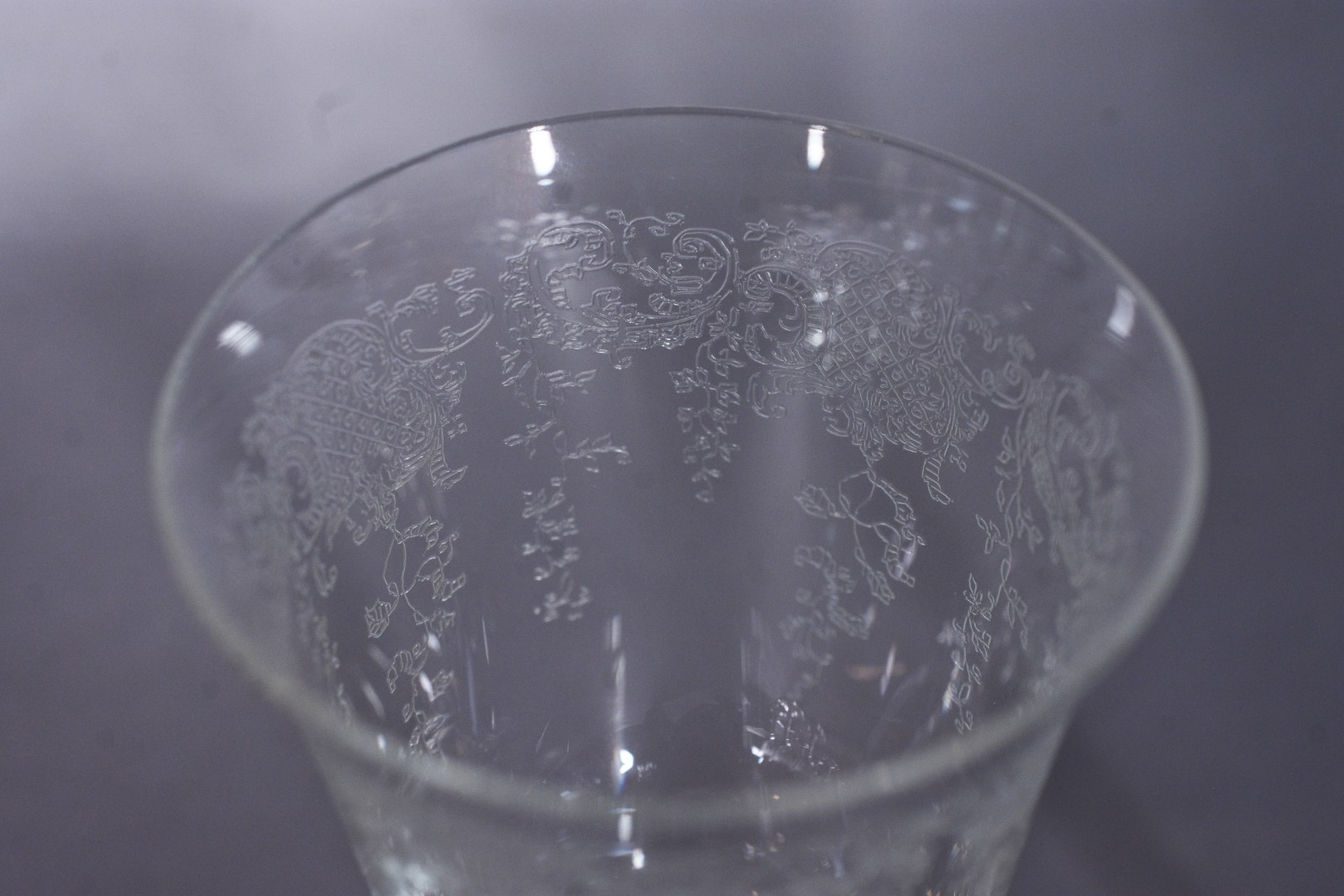 Conjunto de cristal lavrado com guirlandas, composto de: 8 cálices... - foto 5 de 6