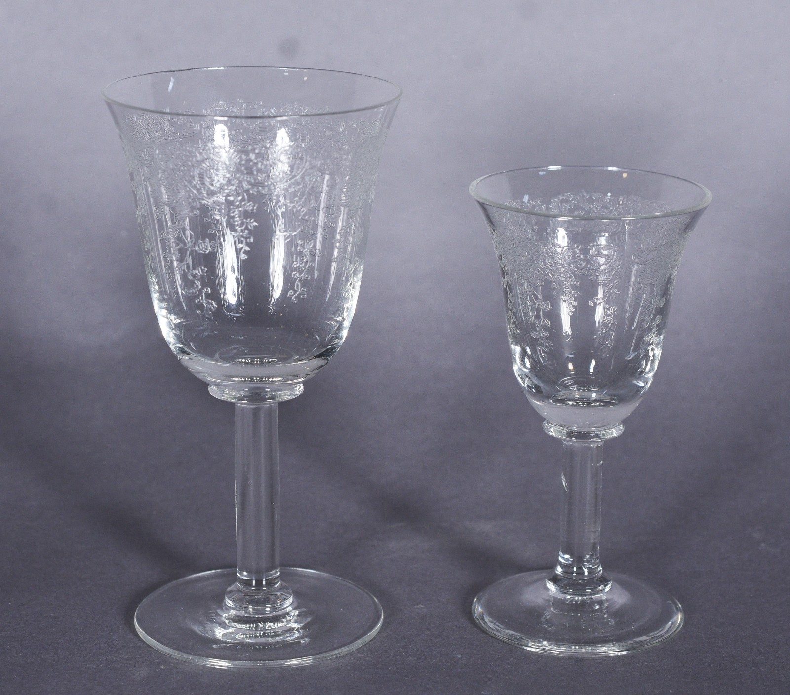 Conjunto de cristal lavrado com guirlandas, composto de: 8 cálices... - foto 6 de 6