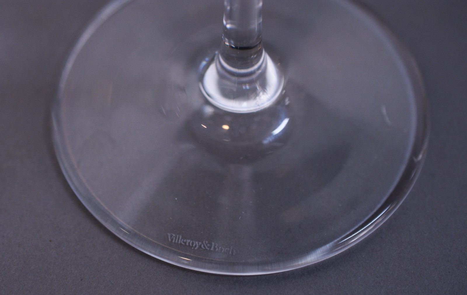 Três grandes taças para vinho de cristal liso. Marcas do fabricante. - foto 3 de 3