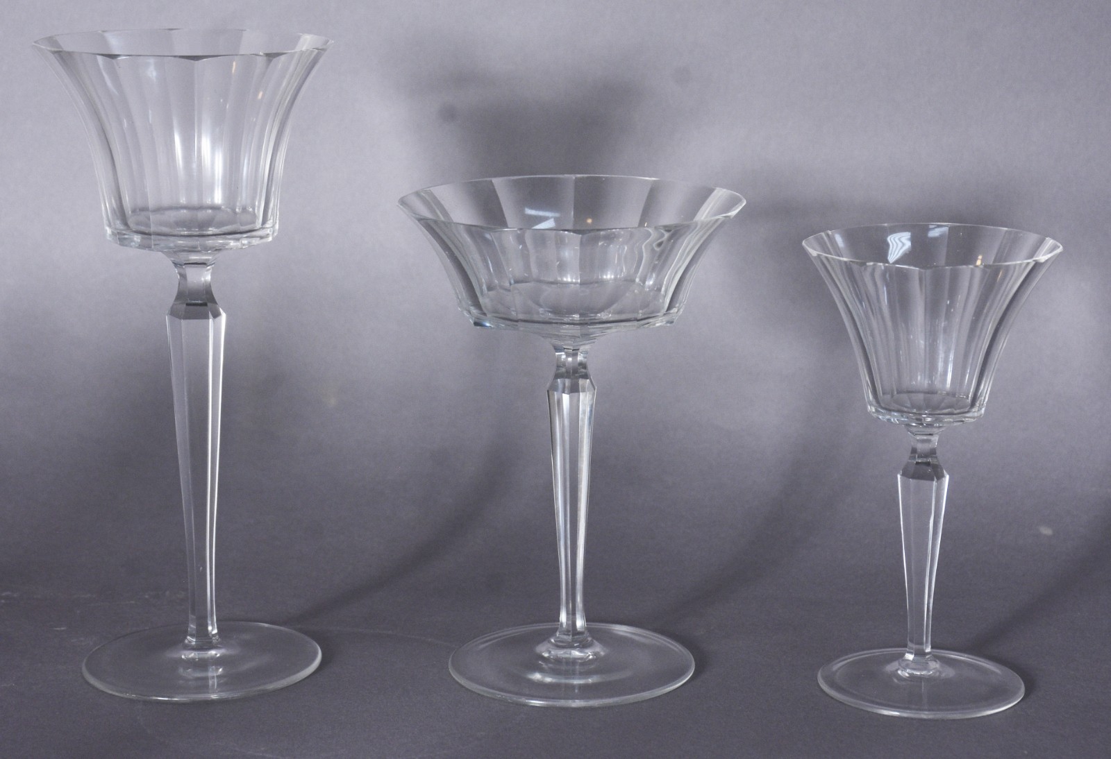 Serviço de cristal facetado, composto de: 6 taças para vinho tinto, 9... - foto 4 de 4
