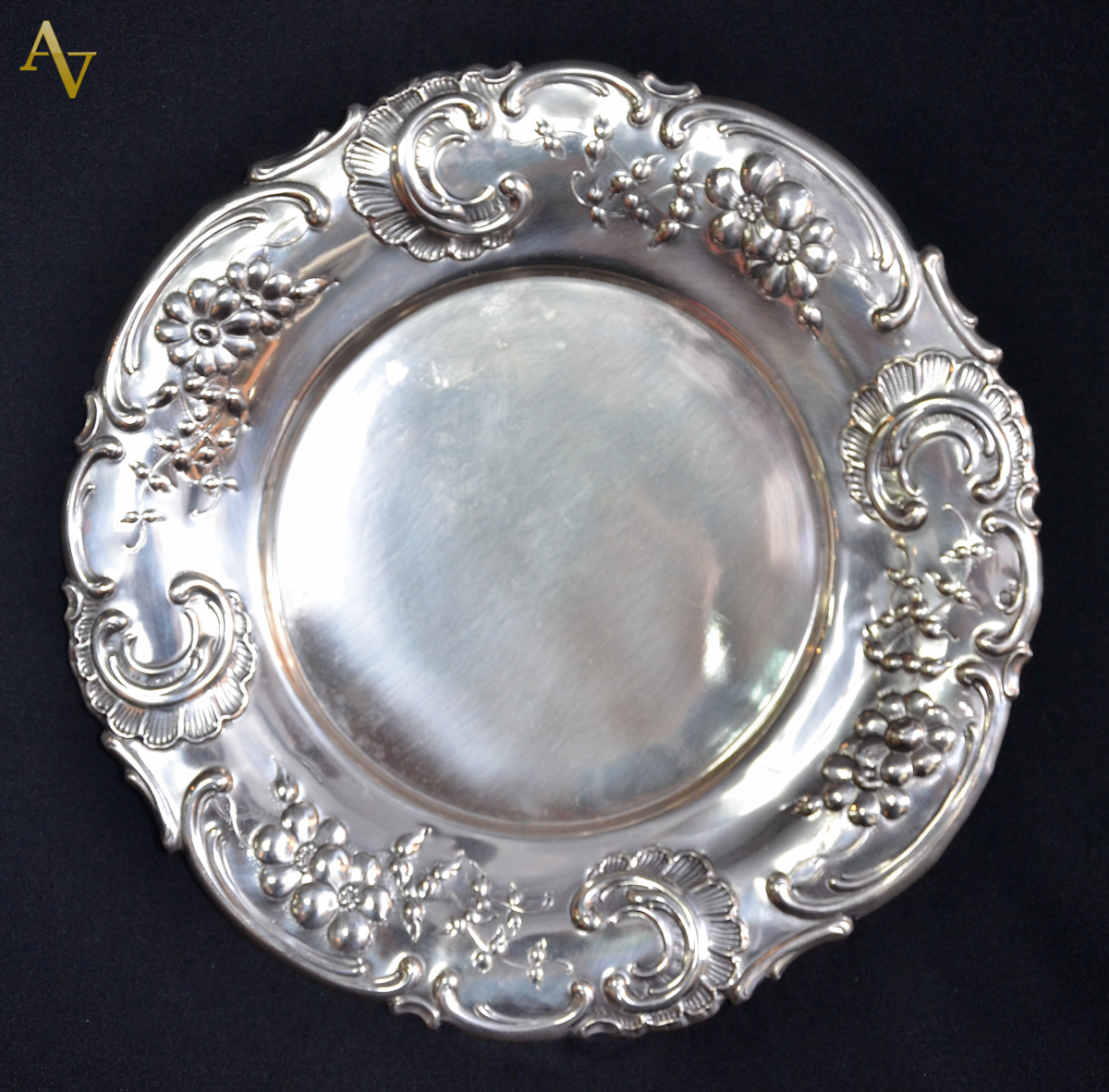 Salva de prata portuguesa contrastada - Diam. 17cm.