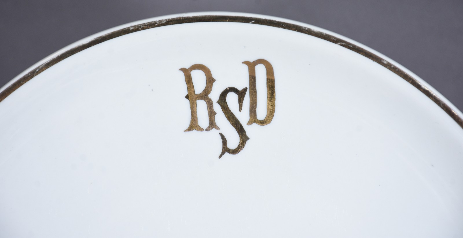 Serviço de jantar, chá e café de porcelana Real com monograma... - foto 2 de 11