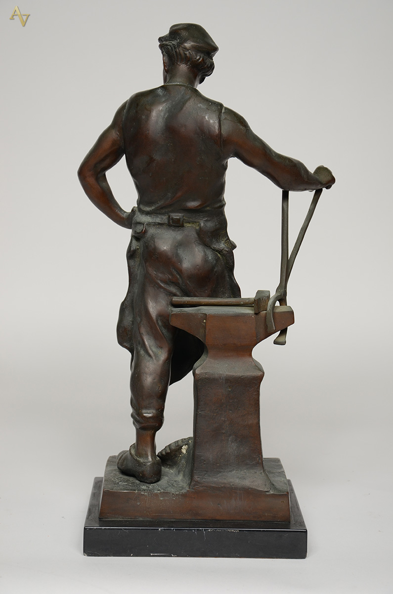 Estatueta de petit bronze representando "Le Travail". Altura... - foto 3 de 4