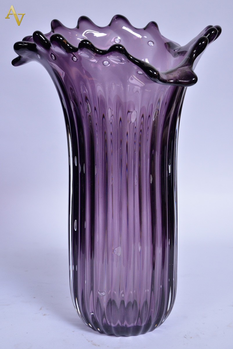 Vaso de murano com bolhas na cor ametista. Alt. 40cm.