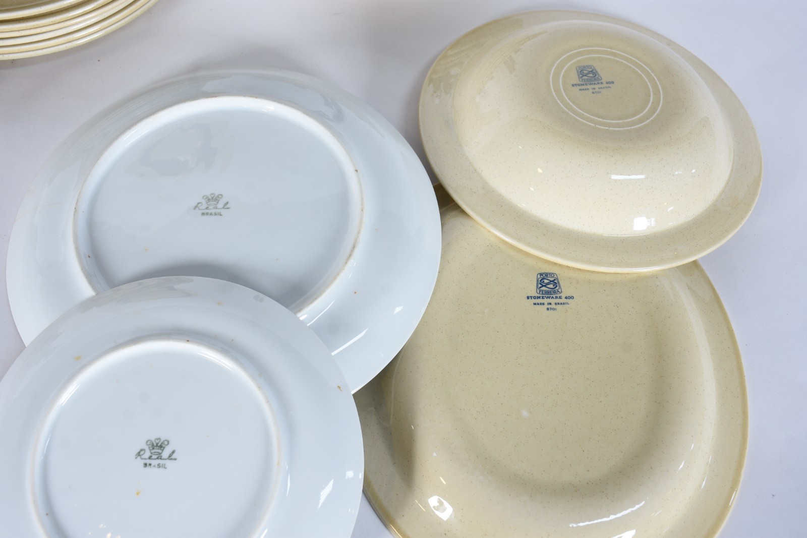 Conjunto de porcelana Real composto de: 3 pratos rasos, 8 pratos de... - foto 6 de 9