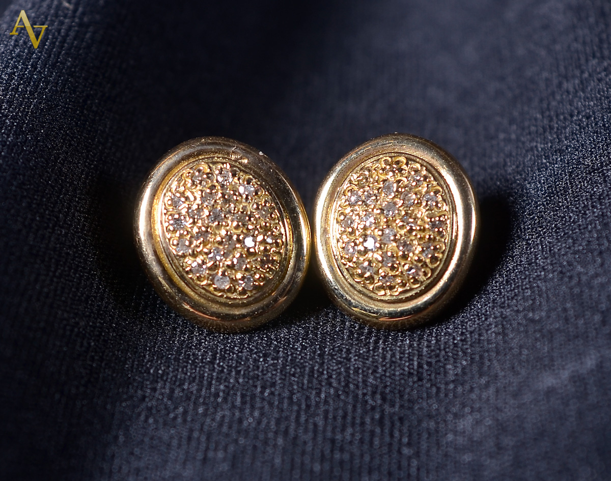 Par de brincos ovais de ouro 18 k com brilhantes - aro 17 - 4,9 g.