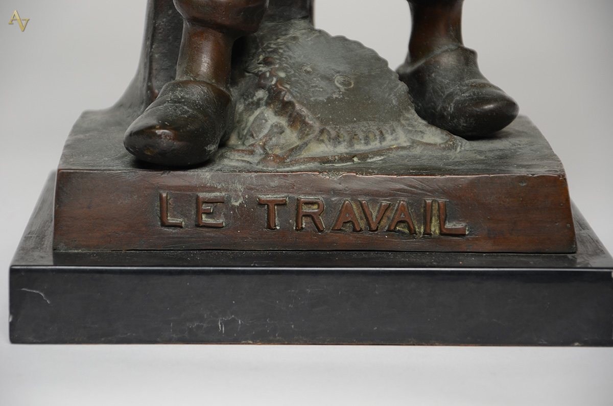Estatueta de petit bronze representando "Le Travail". Altura... - foto 4 de 4