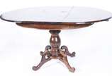 Mesa de jantar de madeira nobre, tabua extensor... - Mesa de jantar de madeira nobre, tabua extensora (55 cm x 38 cm), base feitio balaústre terminando em quatro pernas recurvas. Acompanham 6 cadei...