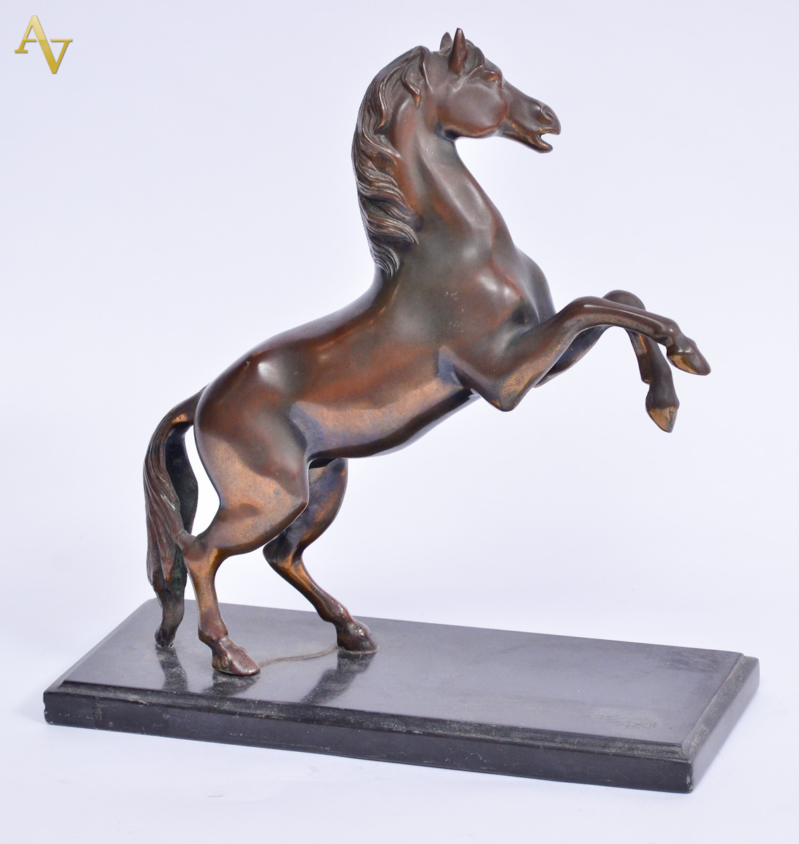 Escultura de bronze repres.cavalo, med.base 12 x 28 alt. 28 cm.