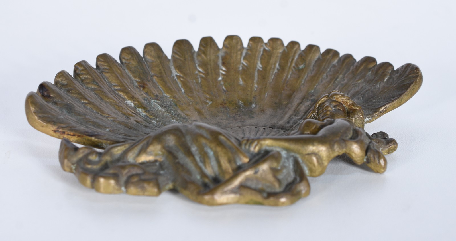 Cinzeiro de bronze Art Noveau com figura feminina. - foto 5 de 8