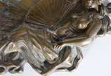 Cinzeiro de bronze Art Noveau com figura feminina. - Cinzeiro de bronze Art Noveau com figura feminina.