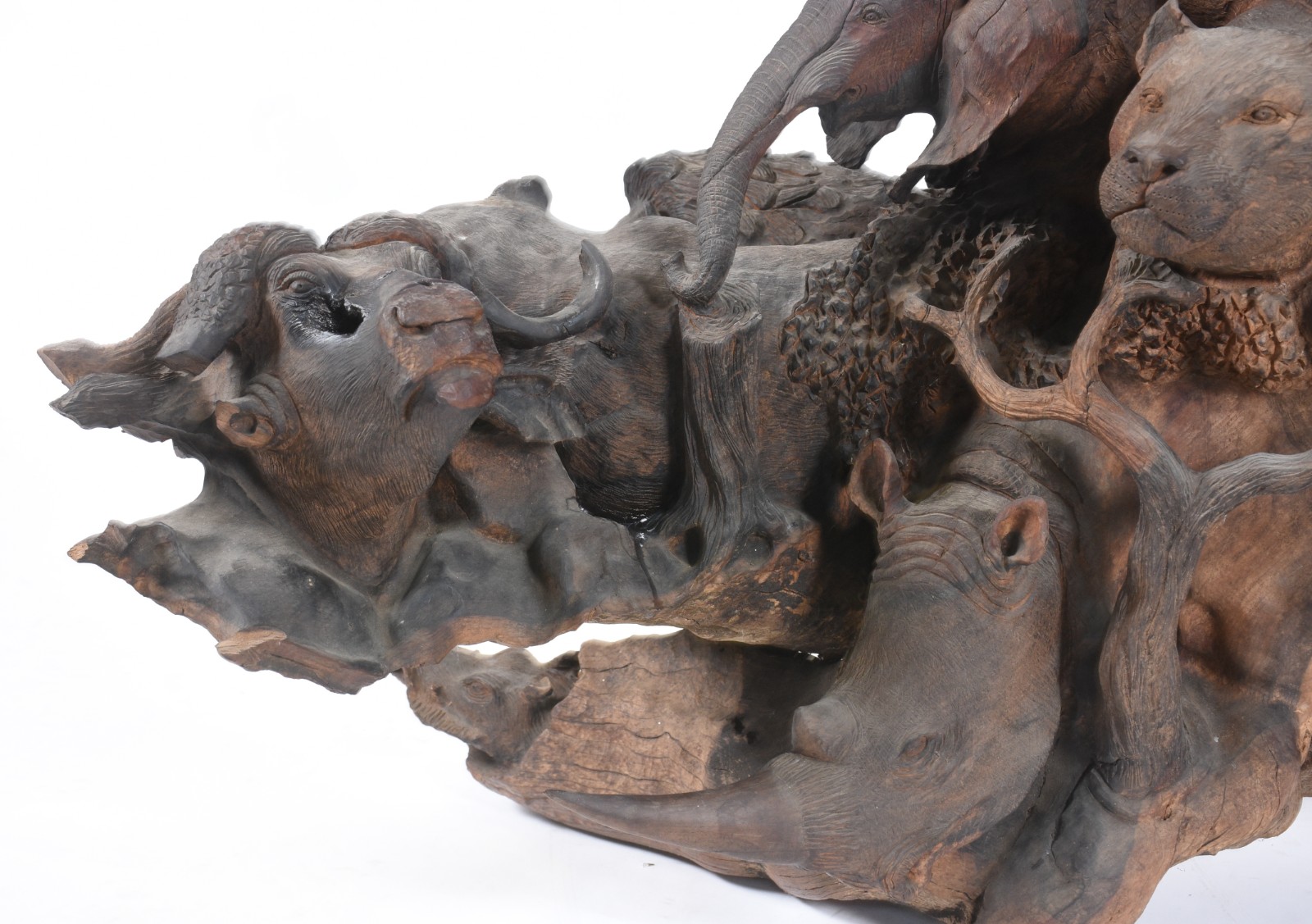 Base de mesa de madeira africana ricamente entalhada com figuras de... - foto 2 de 11