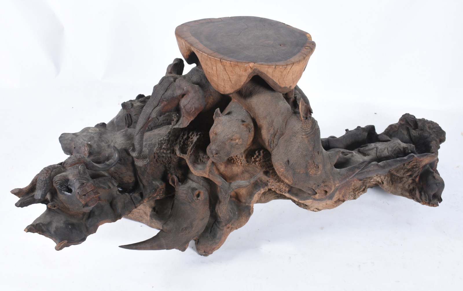 Base de mesa de madeira africana ricamente entalhada com figuras de... - foto 7 de 11