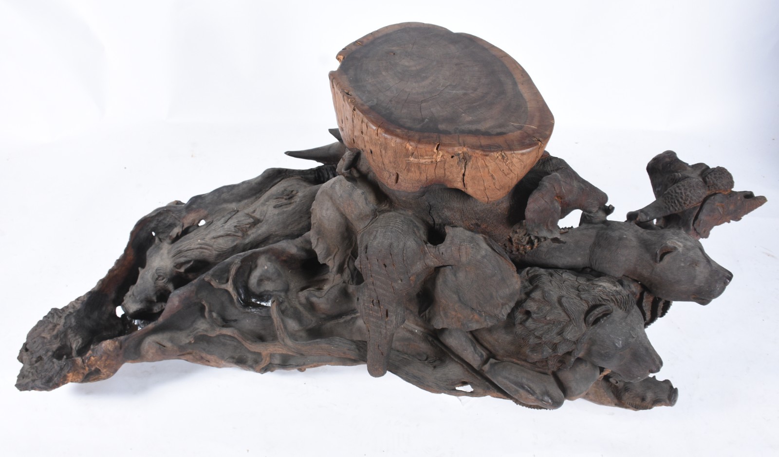 Base de mesa de madeira africana ricamente entalhada com figuras de... - foto 9 de 11