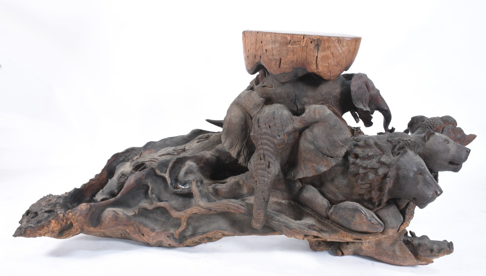 Base de mesa de madeira africana ricamente entalhada com figuras de... - foto 10 de 11