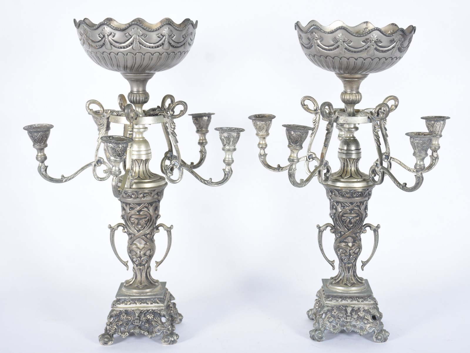 Par de candelabros, floreiras de metal. - foto 1 de 6