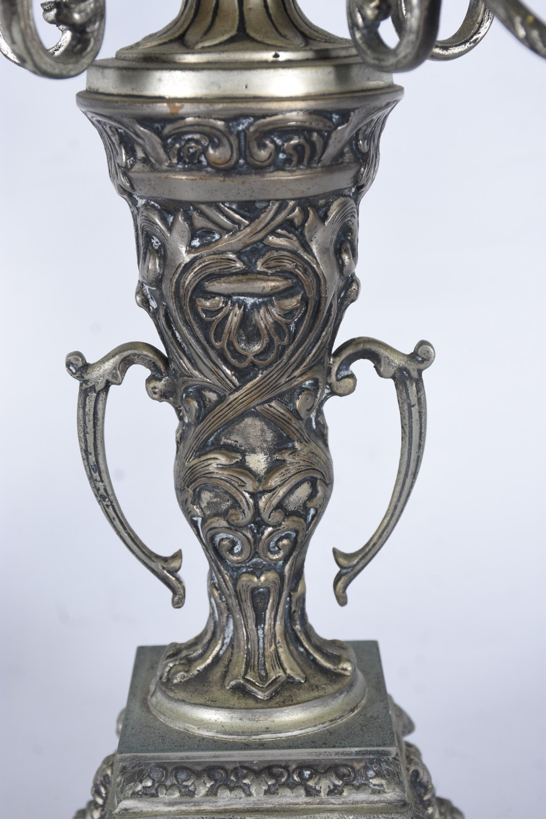 Par de candelabros, floreiras de metal. - foto 4 de 6