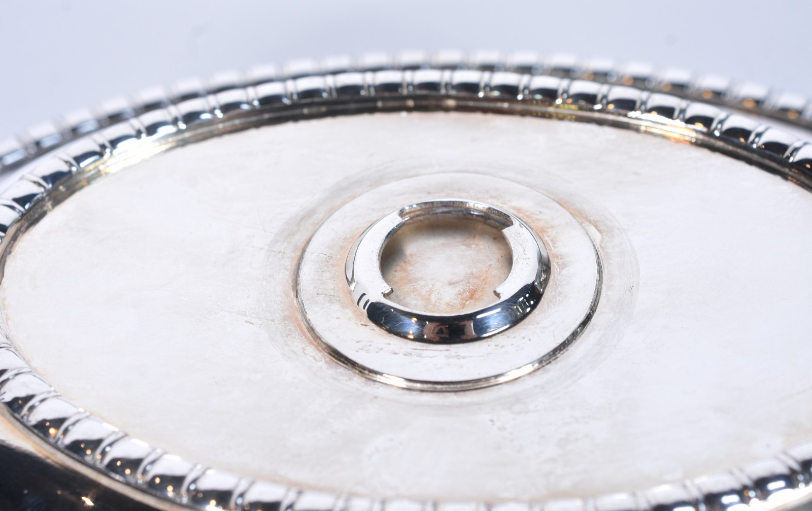 Baixela de jantar de metal com 5 peças (faltando pegador da... - foto 4 de 6