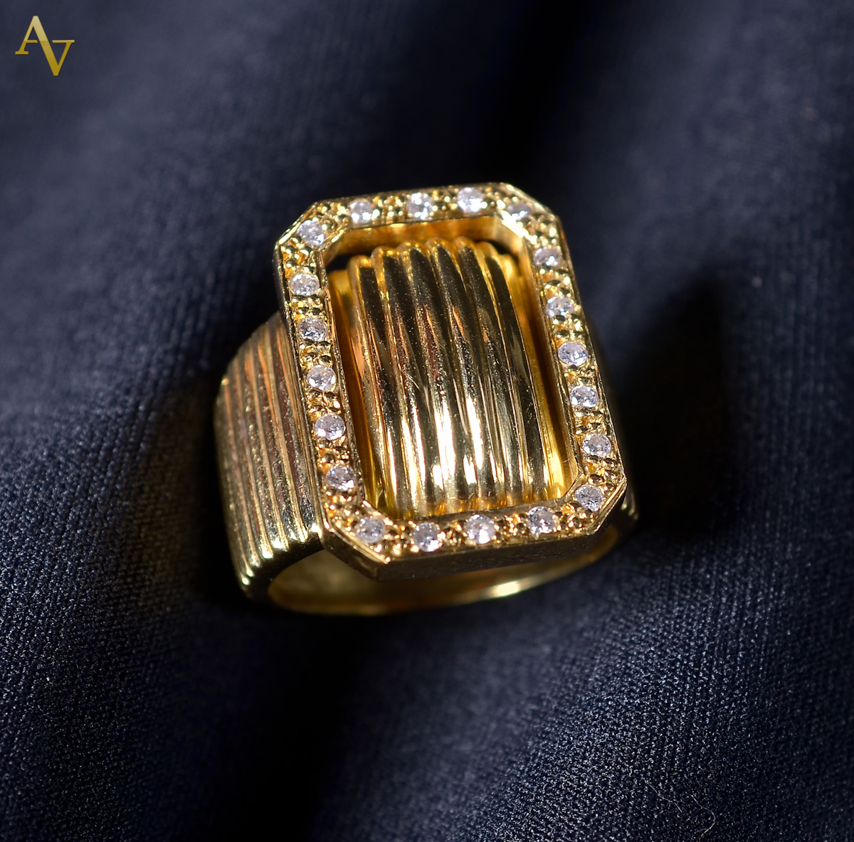 Anel de ouro 18k com 20 pedras - aro 18 - peso. 13.9.