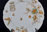 Prato de porcelana francesa brazonada Conde de ... - Prato de porcelana francesa brazonada Conde de Mesquita, diam 24 cm.