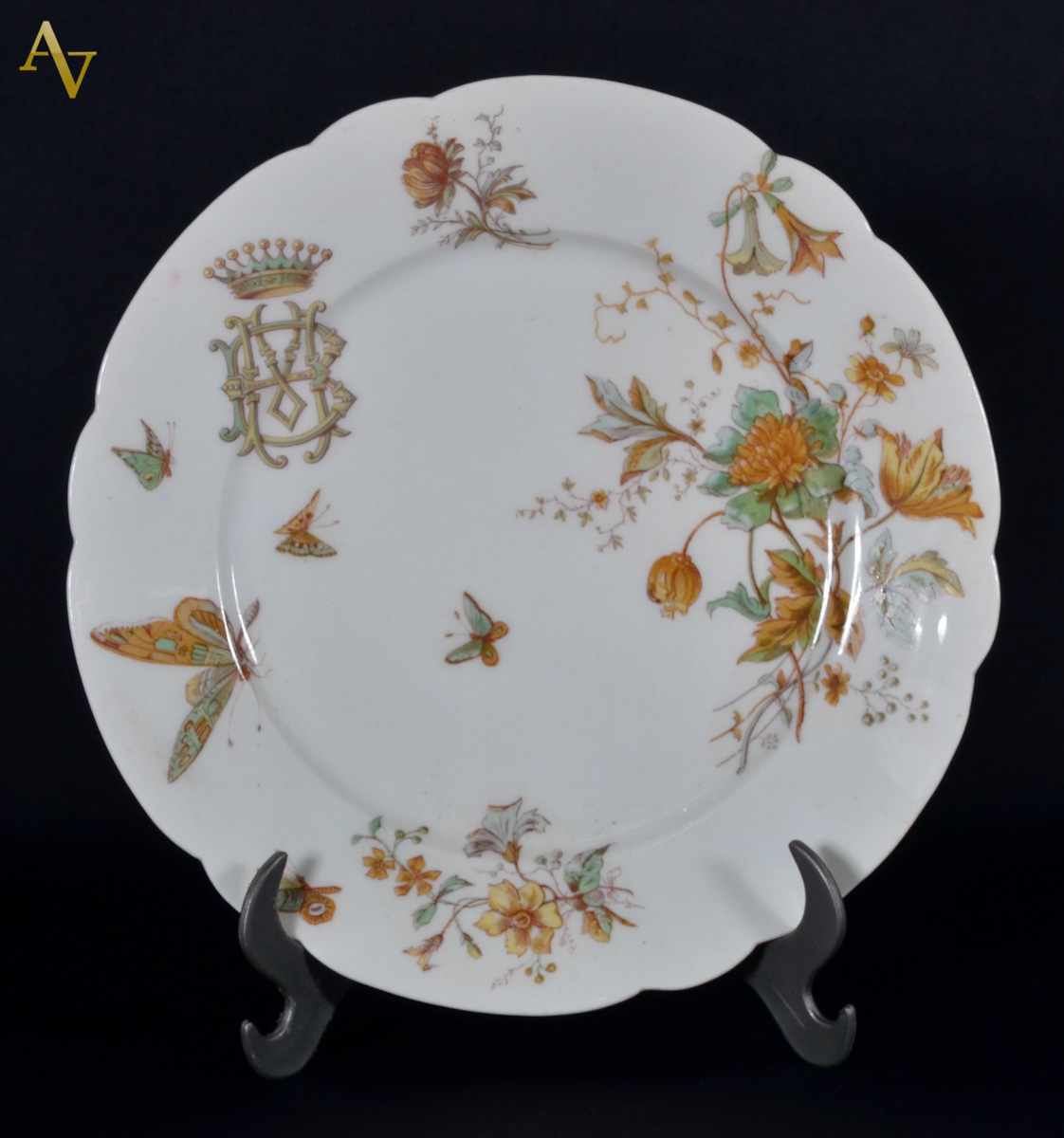 Prato de porcelana francesa brazonada Conde de Mesquita, diam 24 cm.