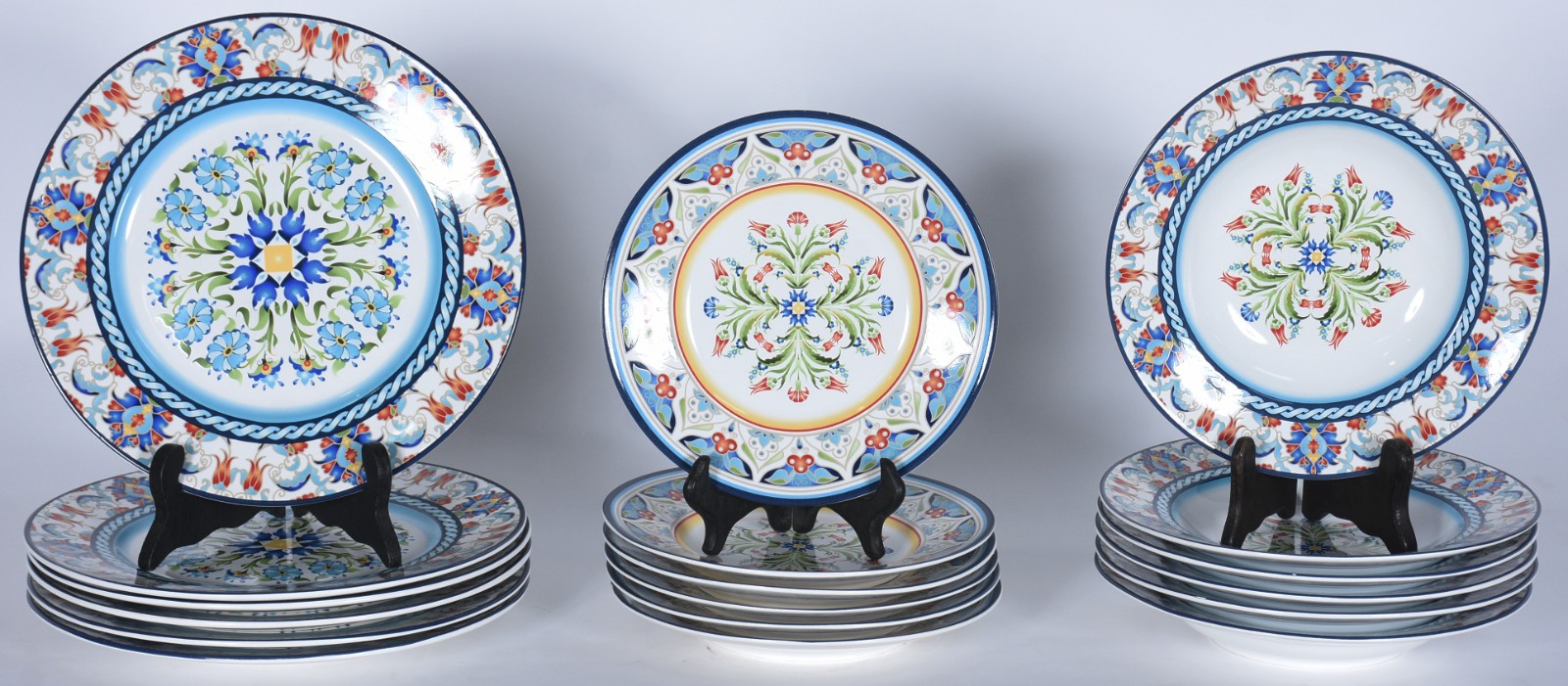 Serviço de jantar, chá e café de porcelana composto de: 6 pratos... - foto 2 de 11