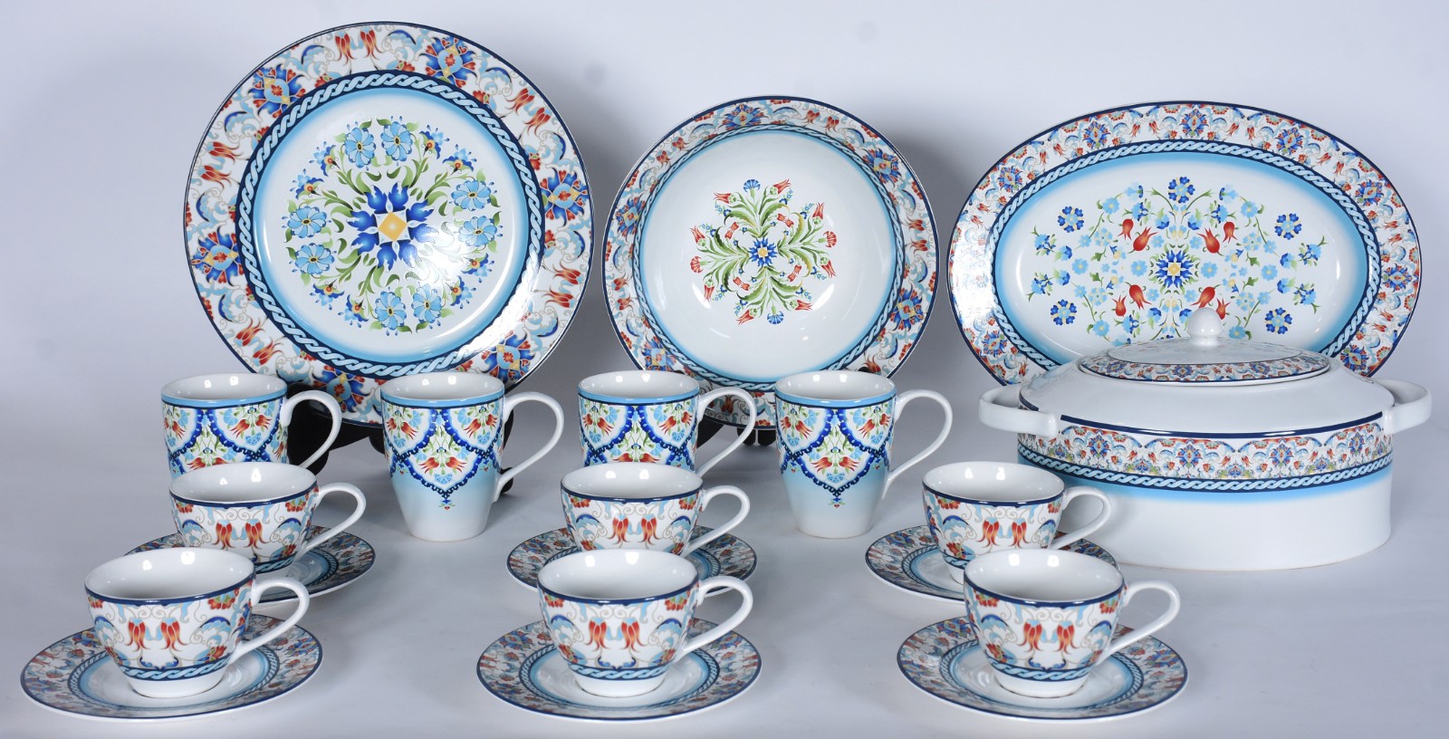 Serviço de jantar, chá e café de porcelana composto de: 6 pratos... - foto 3 de 11