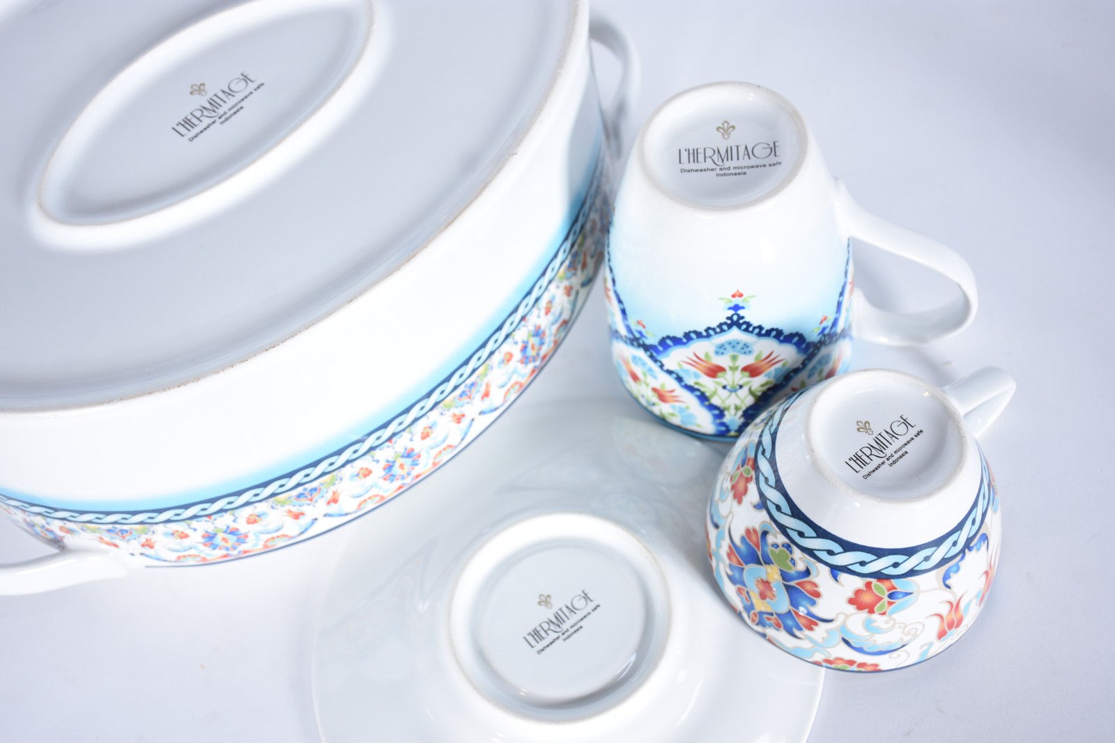 Serviço de jantar, chá e café de porcelana composto de: 6 pratos... - foto 10 de 11
