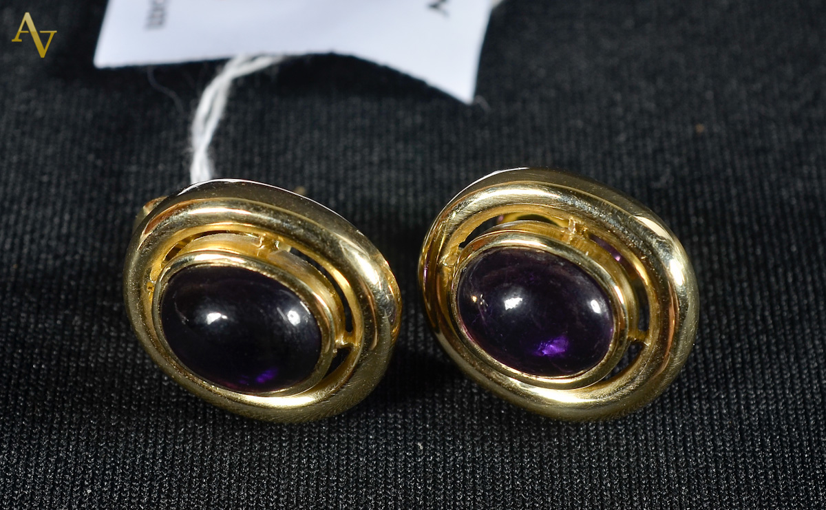 Brinco ouro 18k com amestistas ovais. Peso. 9,4 gr.