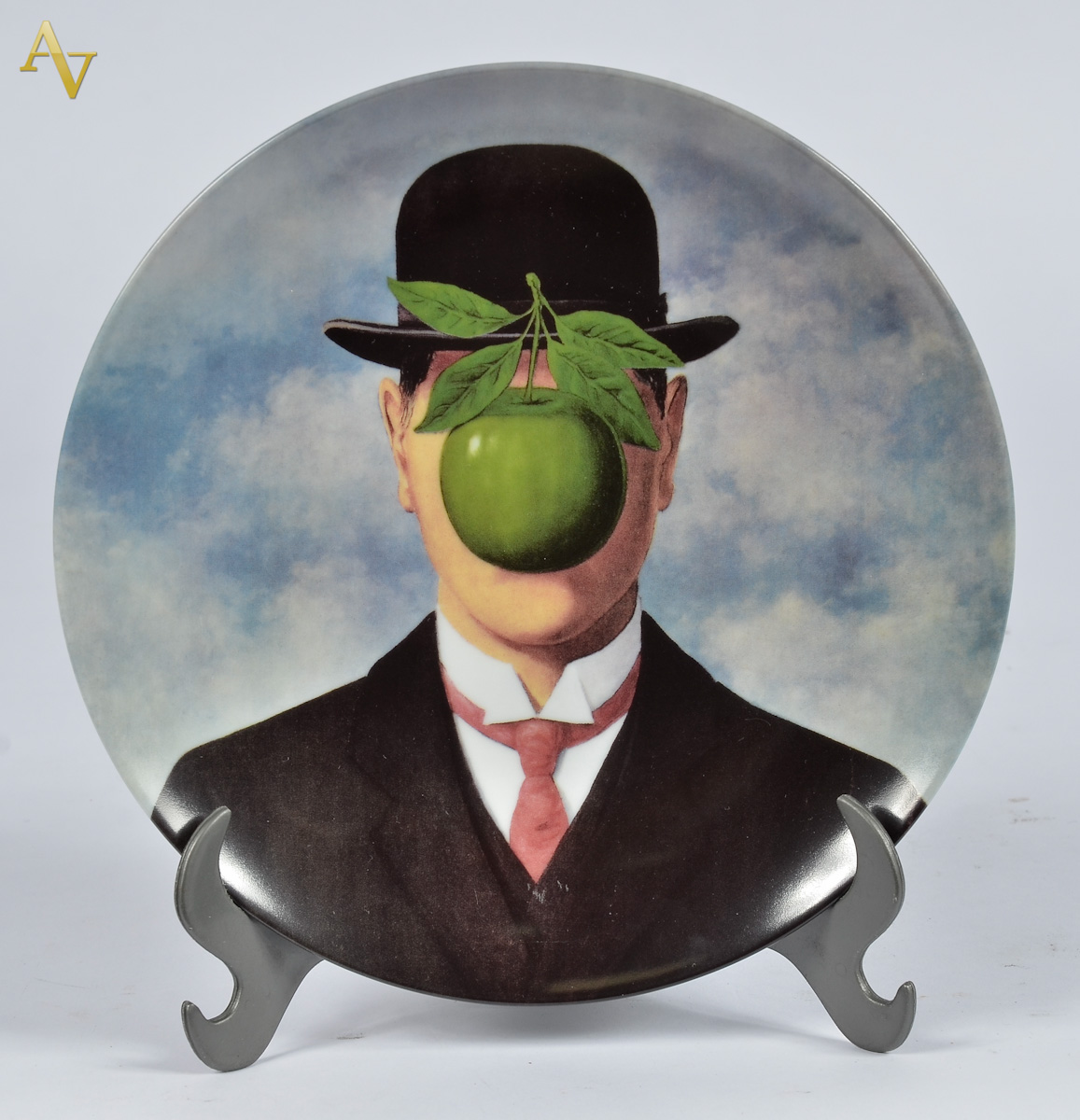 RENE MAGRITTE - Prato de porcelana francesa de Limoges. Assinado...